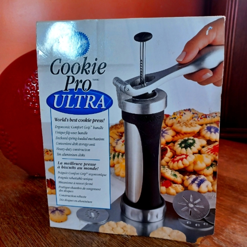Wiltons Cookie pro cookie press. Gently used with box and all accessories.